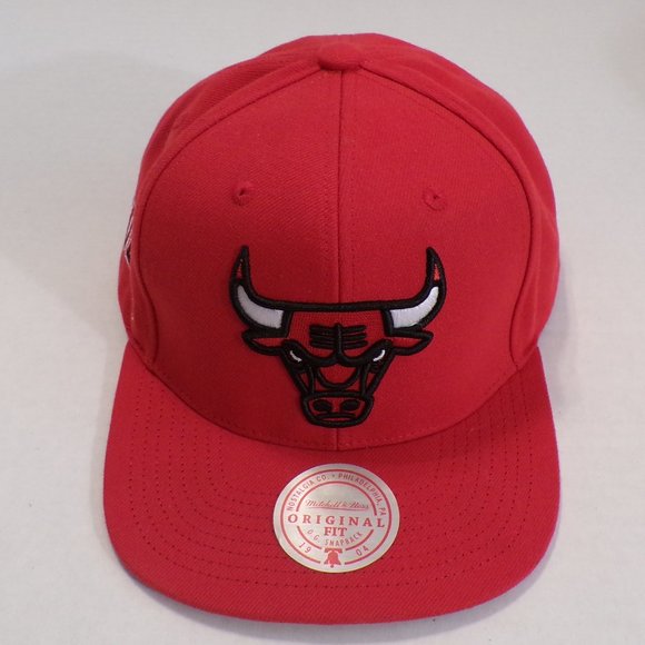 CHICAGO BULLS MITCHELL & NESS ( NBA ) RED ADJUSTABLE SNAPBACK CAP HAT - Picture 11 of 11